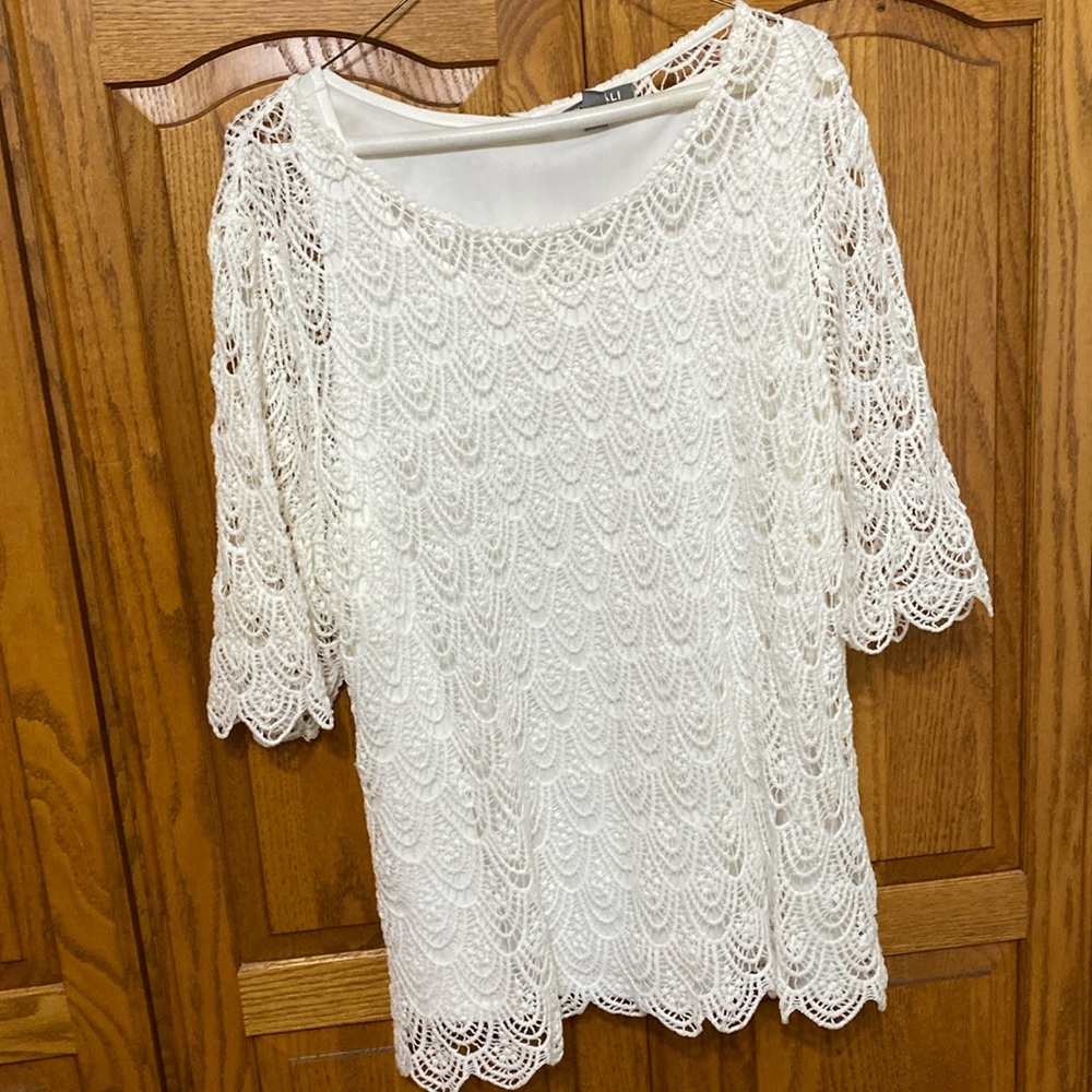 Two-piece women’s Roz & Ali crocheted top size 2X